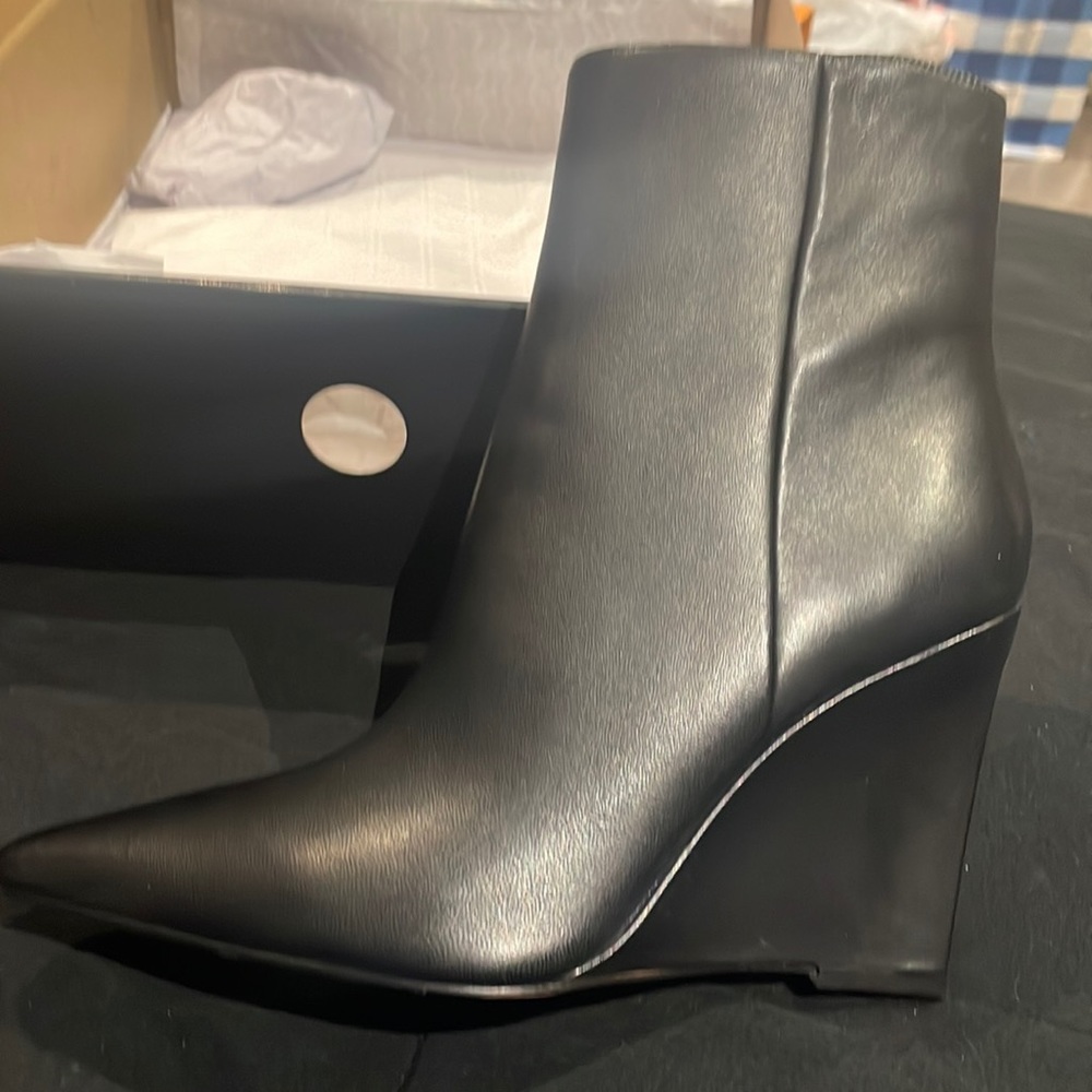 Woman’s Shoes